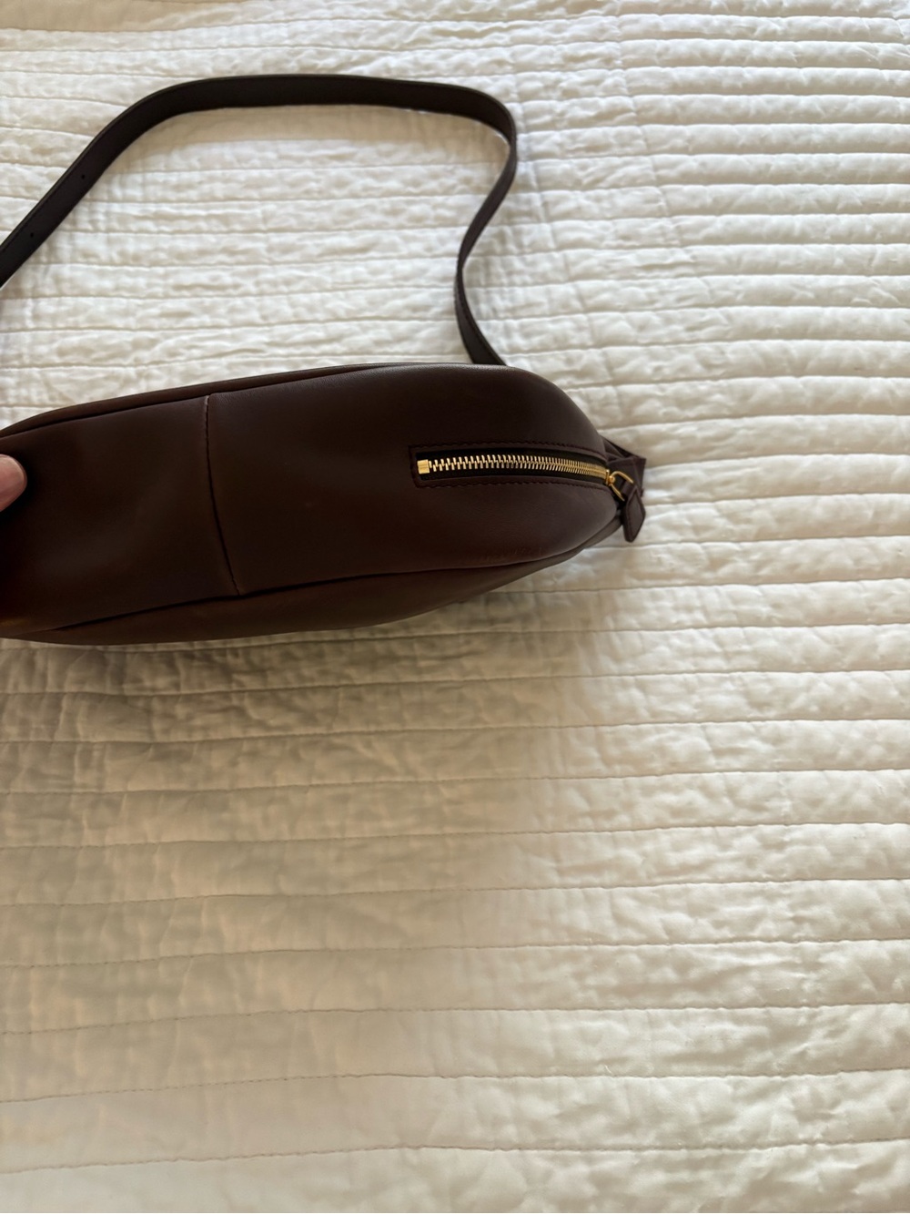 Madewell The Sling Crossbody in chocolate raisin - Picture 2 of 5